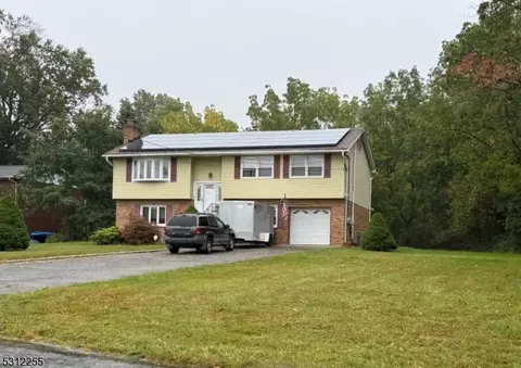 11 Troy Rd, Parsippany, NJ 07054
