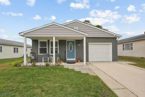 25 Canterbury Ln, Toms River, NJ 08757