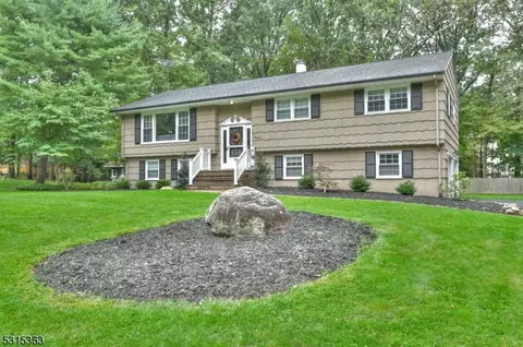18 Beech Dr, Mahwah, NJ 07430
