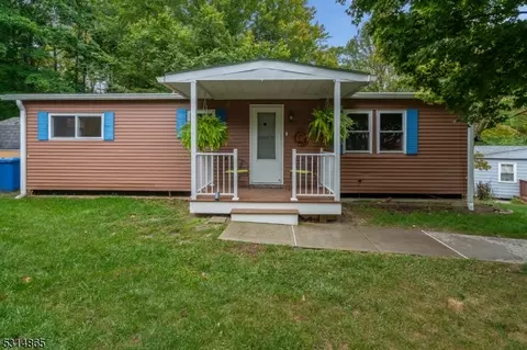 51 Baron Ct, High Bridge, NJ 08829