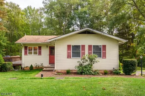 24 Meriden Rd, Rockaway Twp, NJ 07866