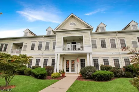 1017 Brookfield Glen Dr, Belvidere, NJ 07823