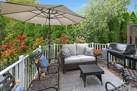 29 Thistle Dr, Paramus, NJ 07652 photo 3