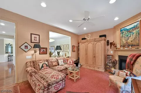 29 Thistle Dr, Paramus, NJ 07652 photo 12
