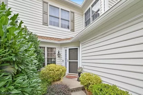 29 Thistle Dr, Paramus, NJ 07652 photo 2
