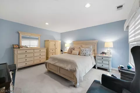 29 Thistle Dr, Paramus, NJ 07652 photo 24