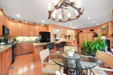 29 Thistle Dr, Paramus, NJ 07652 photo 9