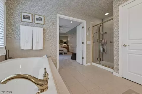 29 Thistle Dr, Paramus, NJ 07652 photo 32
