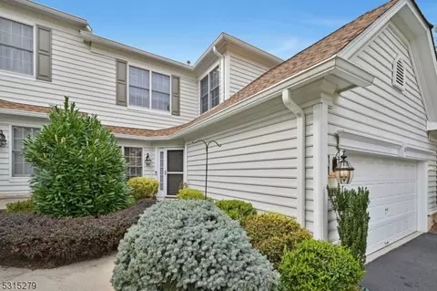 29 Thistle Dr, Paramus, NJ 07652