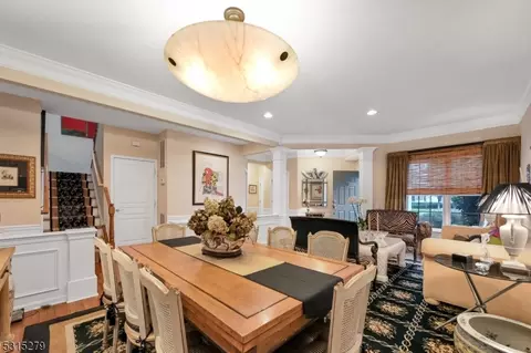 29 Thistle Dr, Paramus, NJ 07652 photo 14