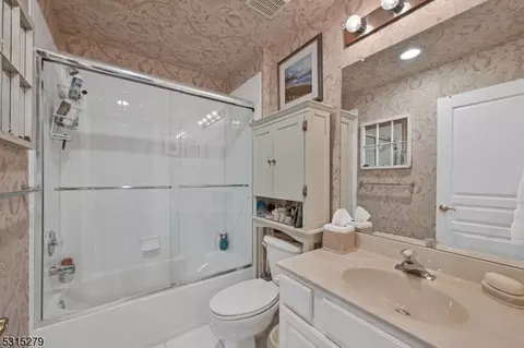 29 Thistle Dr, Paramus, NJ 07652 photo 27