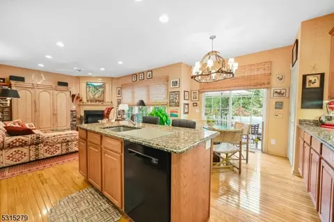 29 Thistle Dr, Paramus, NJ 07652 photo 7