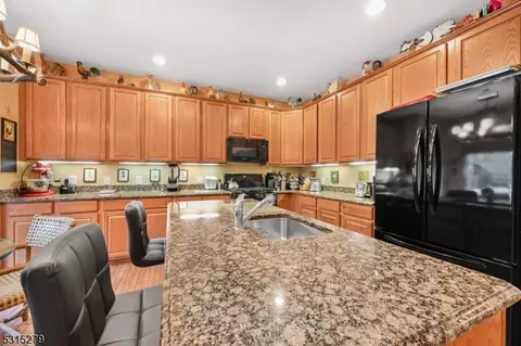 29 Thistle Dr, Paramus, NJ 07652 photo 5