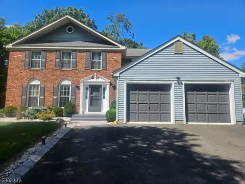 2 Lyndhurst Dr, Franklin Twp, NJ 08873