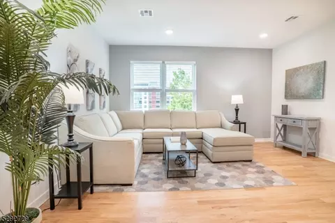660 Bloomfield Ave #302, Bloomfield, NJ 07003