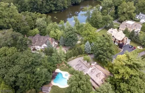 141 Forest Dr, Millburn Twp, NJ 07078