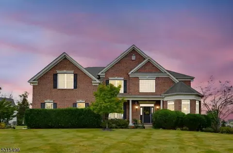 56 Tiffany Dr, Flemington, NJ 08822