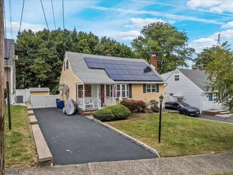 38 Glen Oaks Ct, Clifton, NJ 07012