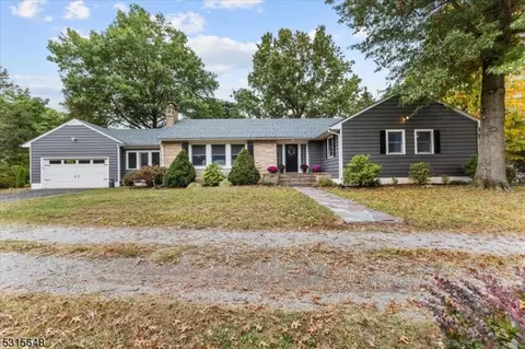 14 Felmley Rd, Tewksbury, NJ 08889