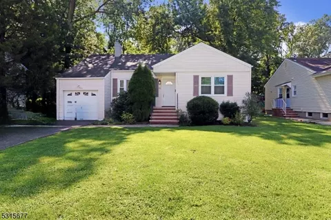 35 Hampton Ter, Livingston, NJ 07039
