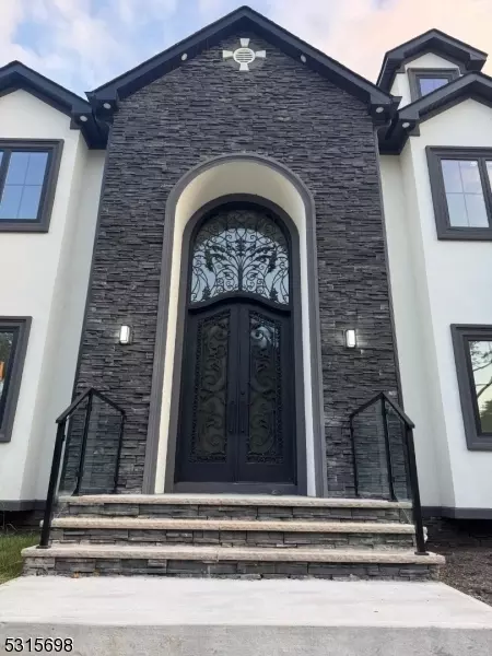 9 Timber Rd, Edison, NJ 08820