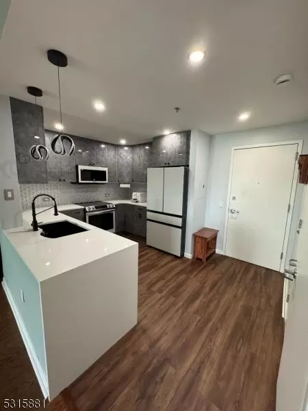 1 Carriage City Plz #1110, Rahway, NJ 07065