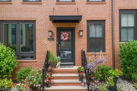 18 E Hartwick Dr, Skillman, NJ 08558