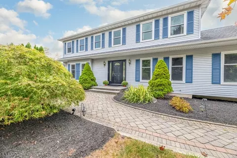 16 Valley Rd, Roxbury Twp, NJ 07876