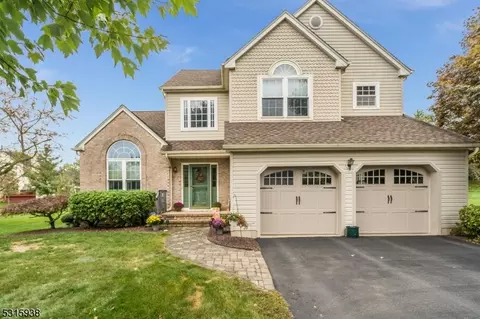 62 Byron Dr, Phillipsburg, NJ 08865