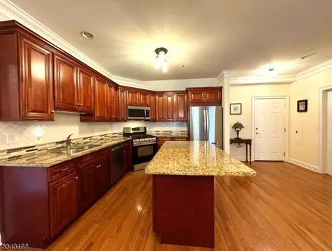 58 Brooklake Rd #101, Florham Park, NJ 07932