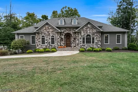 45 Pond Hill Rd, Bernards, NJ 07920