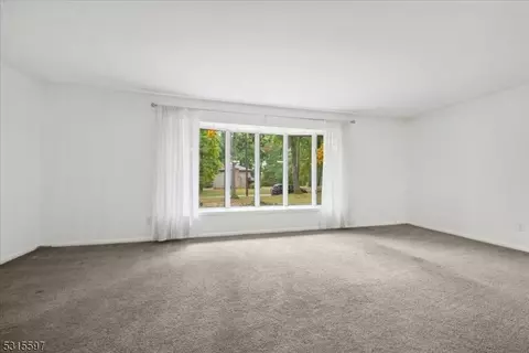 27 Forest Dr, Flemington, NJ 08822 photo 4