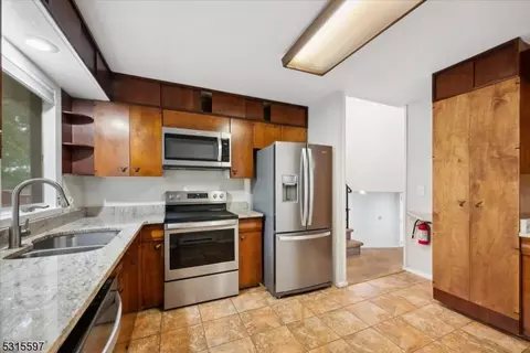 27 Forest Dr, Flemington, NJ 08822 photo 9