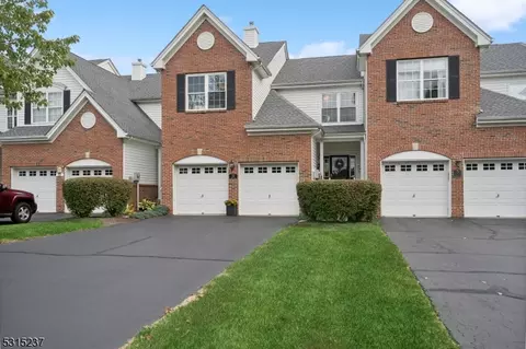 35 Surrey Ln, Flemington, NJ 08822
