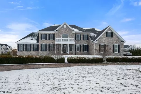 2 Raleigh Way, Freehold, NJ 07728