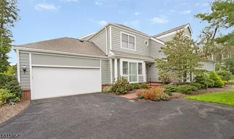 2 Boxwood Dr, Morristown, NJ 07960