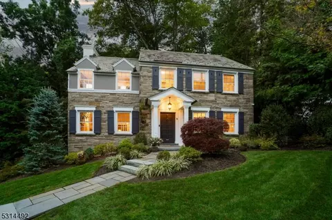 93 Collinwood Rd S, Maplewood, NJ 07040