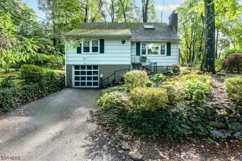 39 Lakeside Trl, Kinnelon, NJ 07405
