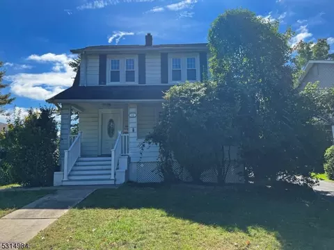 11 Poplar St, Dumont, NJ 07628