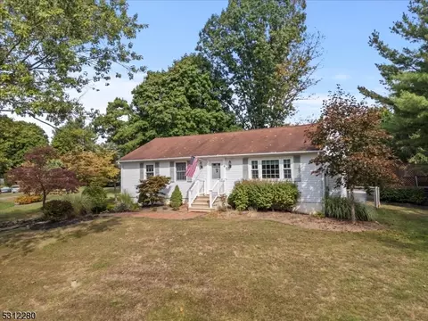 6 Bird Ln, Stockton, NJ 08559