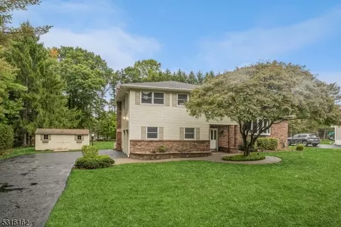 27 Whitegate Rd, Roxbury Twp, NJ 07876