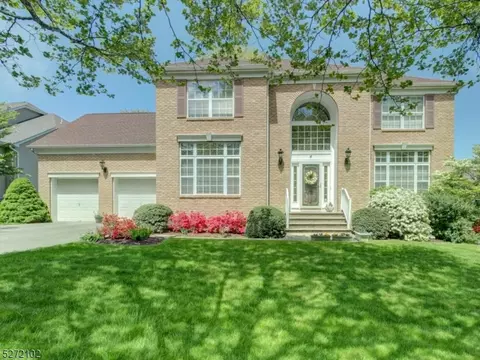 4 Eliot Ct, Roxbury Twp, NJ 07852