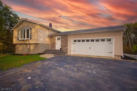 22 Dennis Rd, Lafayette, NJ 07848