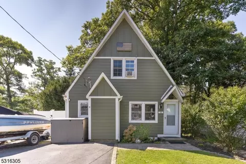 10 Rutgers Way, Hopatcong, NJ 07843
