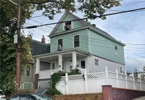 378 Jeffries St, Perth Amboy, NJ 08861