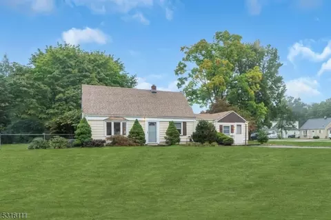 11 Village Rd, Pequannock Twp, NJ 07444