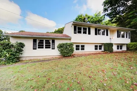 13 Jefferson Dr, Roxbury Township, NJ 07836