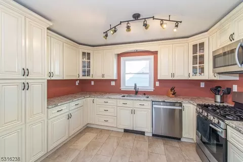 43 Orchard Pl, Wayne, NJ 07470 photo 2