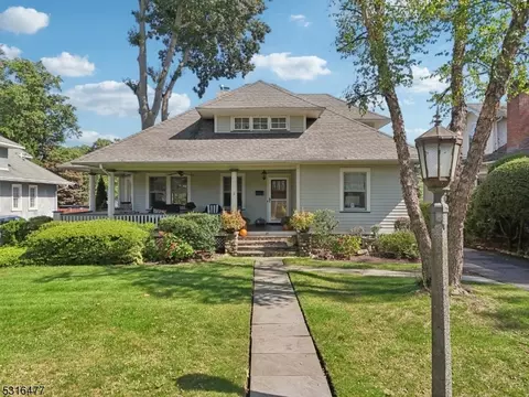 49 Bradford St, Glen Rock, NJ 07452