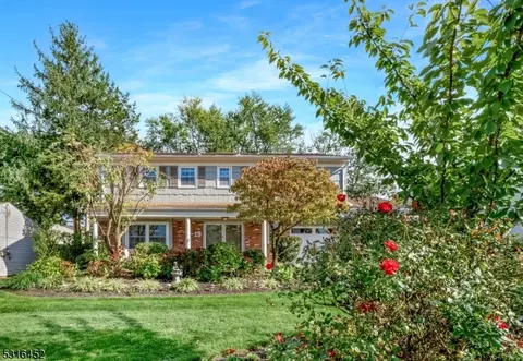 19 Surrey Rd, Franklin Twp, NJ 08873